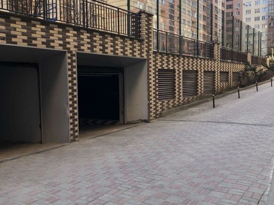 Оренда паркомісця в закритому паркінгу Львов