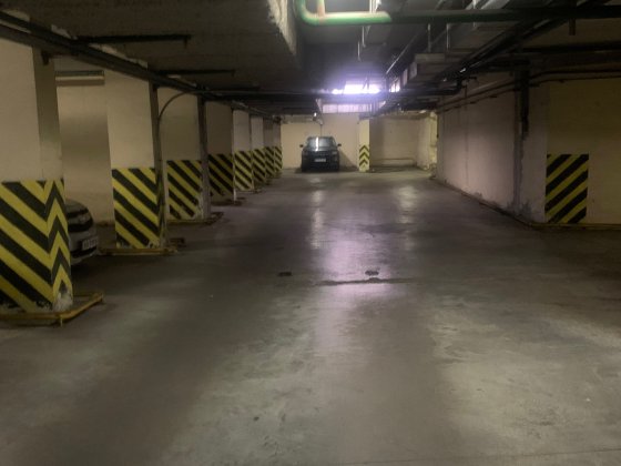 оренда паркомісця з електрозарядкою ЖК "Корона" вул. Срібнокільська 1