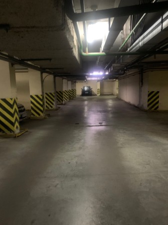 оренда паркомісця з електрозарядкою ЖК "Корона" вул. Срібнокільська 1 - фото 1