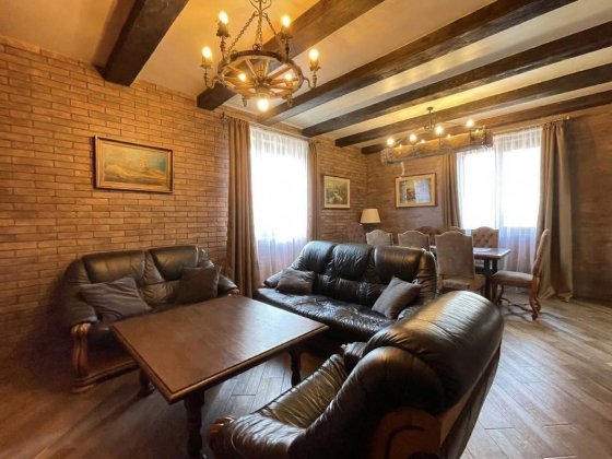 Оренда просторої квартири в сталінці. Закріплене ПАРКОМІСЦЕ. Окружна Львов