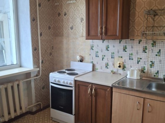 Здасться однокімнатна квартира на Намиве.