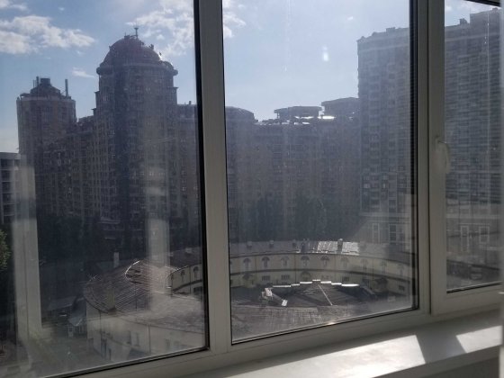 Своя. Метро "Печерская"- Ул.Алмазова 14,3-х комн.Раздельные Газ,теплая Киев