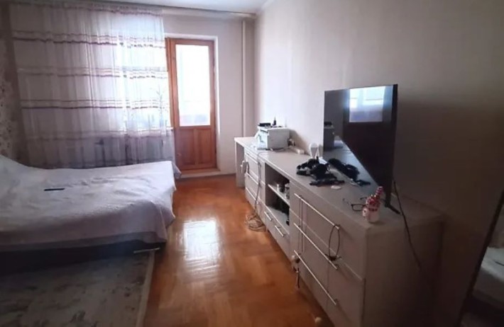 Продаж 3-к квартири вул. Лариси Руденко 7 - фото 1