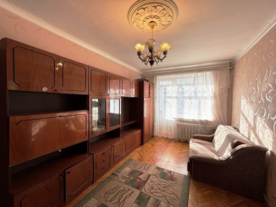 Продам 2к квартиру вул.Ушинського 17 Солом'янський район правий берег Київ