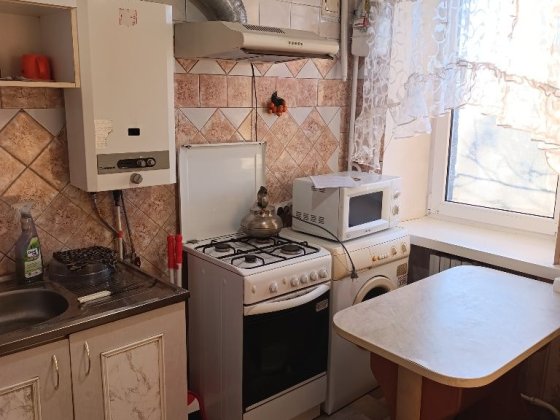 Здаю 1 кім кв Космонавтів 1/5, балкон, 31/17/5, ремонт, меблі, техніка