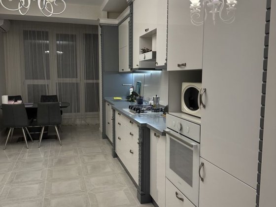 Оренда 3-х кімнатної квартиру у ценрі міста.