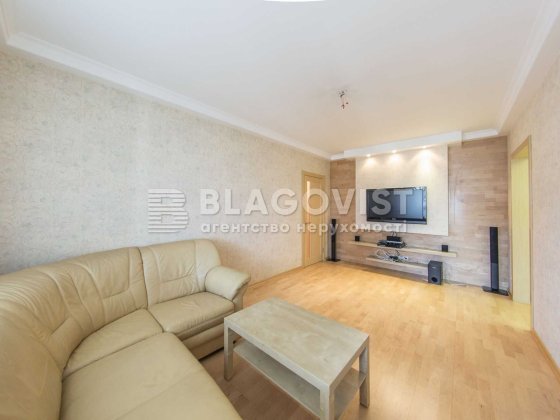 2 окремі спальні, зал, кухня, гардебор, м. Шулявська. Киев