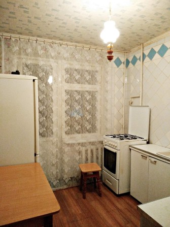 Аренда 1 комнатной крупногабаритной квартиры на жм Тополь 1 - фото 1