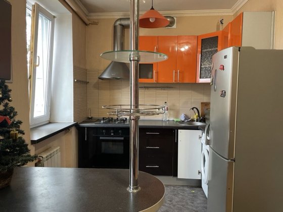 Здам у оренду 1кім кв по пр-ту Соборності 4, Дарницька площа Киев