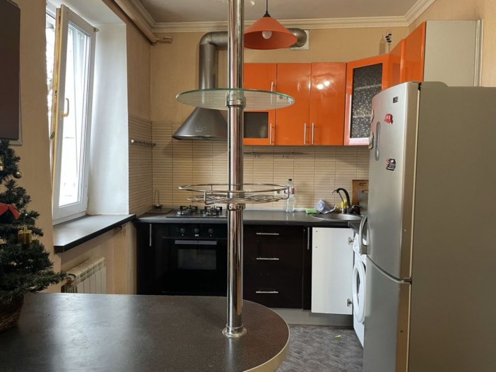 Здам у оренду 1кім кв по пр-ту Соборності 4, Дарницька площа - фото 1