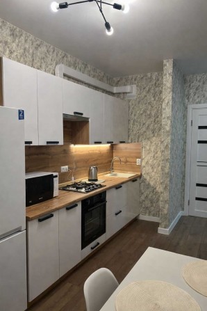 Оренда двокімнатної квартири по вул. Сніжна - фото 1