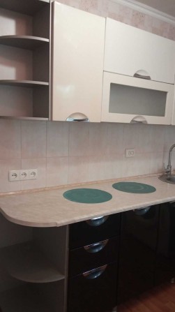 Сдам  1 - кв - правый берег( коммунальные-- свет, вода) - фото 1