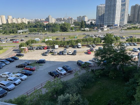 Здам паркомісце пр. Бажана 36