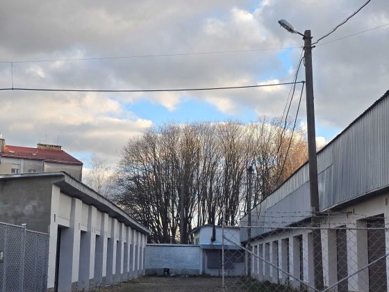 Здається в оренду новий гараж .