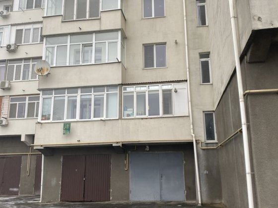 Продается Гараж 27 кв м, ( право собств) первый этаж кирпичного дома