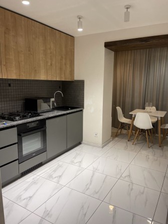 Сдам квартиру в Ривер Парке 2 ком.5 эт. уютная просторная квартира - фото 1