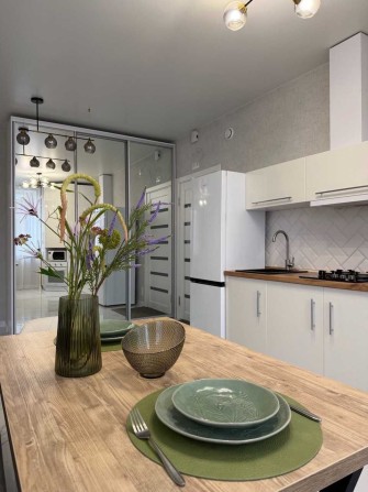 Терміново здам 2-х кім. квартиру з сучасним ремонтом в закритому ЖК - фото 1