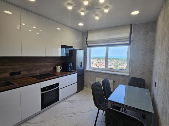 Панорамна квартира з виглядом на море в 53-й перлині