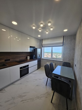 Панорамна квартира з виглядом на море в 53-й перлині - фото 1