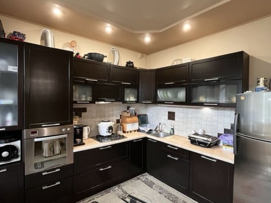 Сдам крупногабаритную 3х к.к в новострое со своим гаражом !!!