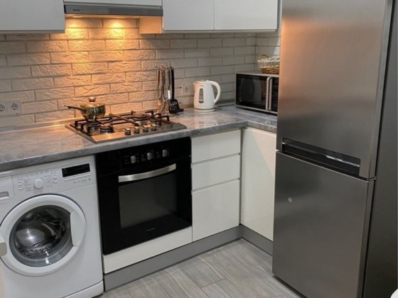 Центр міста , євроремонт  1 кім кв вул.Лесі Українки Львов