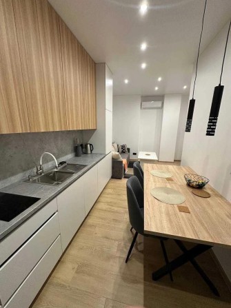 Оренда стильної двокімнатної квартири по вул Богдана Хмельницького - фото 1