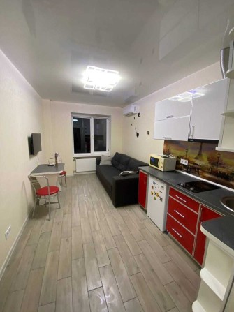 Сдам 1кв студию Евро Ремонт 7 минут метро Защитников Украины - фото 1