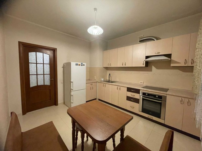 Оренда - 2-кімнатна квартира, вул. Караджича, новобудова. - фото 1