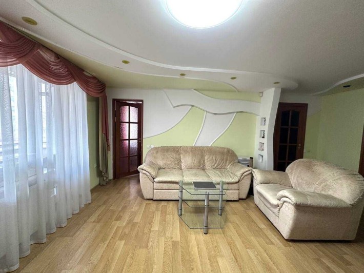 Оренда затишної 3-х кім кв. + кухня-студія вул. Патона-80м2 - фото 1