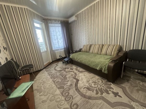 1 ком , на Таирова . Свободна Одесса