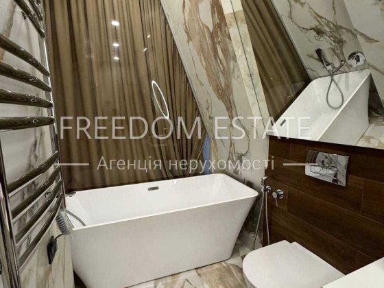 2000 $ Долгосрочная аренда в центре / Три спальни / ЖК Резиденция Харьков