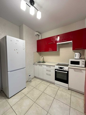 Сдам на длительно 1комн. в ЖК Одесские традиции, с гардеробной. - фото 1