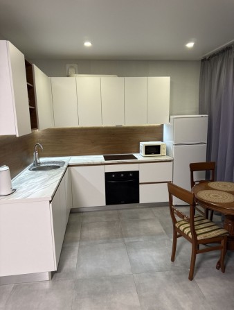 Сдам в аренду 1кв м. Защитников Украины, новострой - фото 1