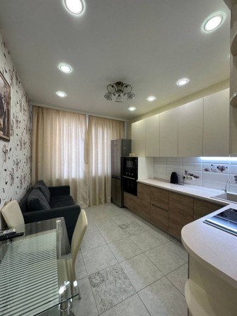 СДАМ квартиру долгосрочно. Без выселения на лето.Аркадия. 42 жемчужина - фото 1