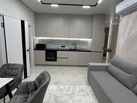 Кадор Краснова  вид на море та иподром3 спальні та кухня-студія Одеса