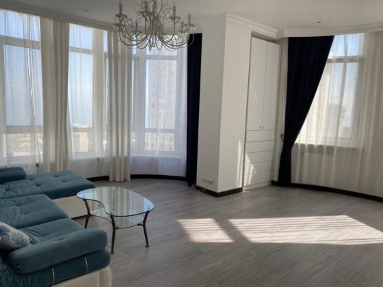 Оренда преміальної квартири з панорамним видом на море
Французький бул