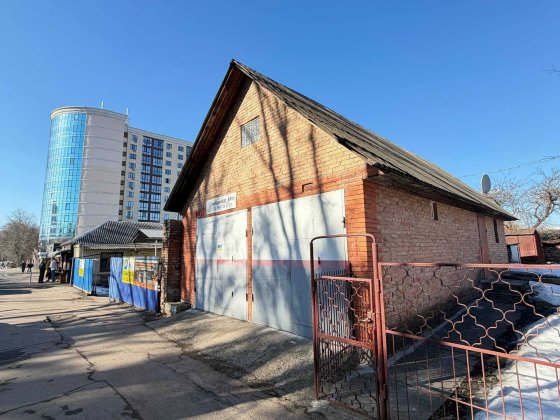 МЕГА ПРИВАБЛИВА ПРОПОЗИЦІЯ в центрі під комерцію , продаж гаражу