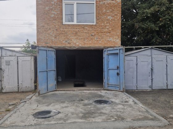 Продам гараж двухэтажный в Вишневом Автокооператив Луч.Фасадная часть Вишневое