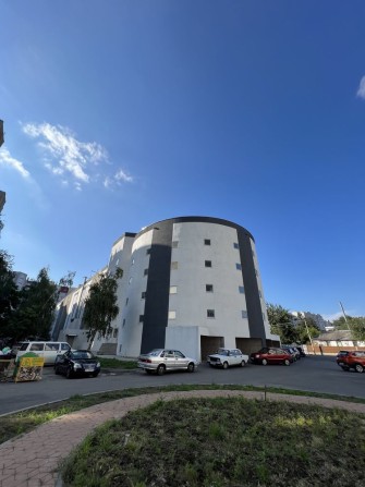 Продам гараж в центрі міста, Тобілевича 4. Є право власності - фото 1