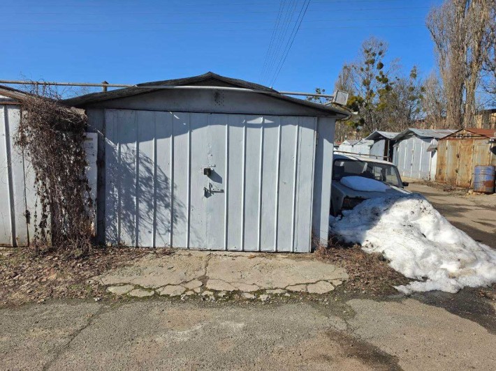 Гараж у кооперативі «Ленінградець», Київ, яма, охорона, шлагбаум - фото 1