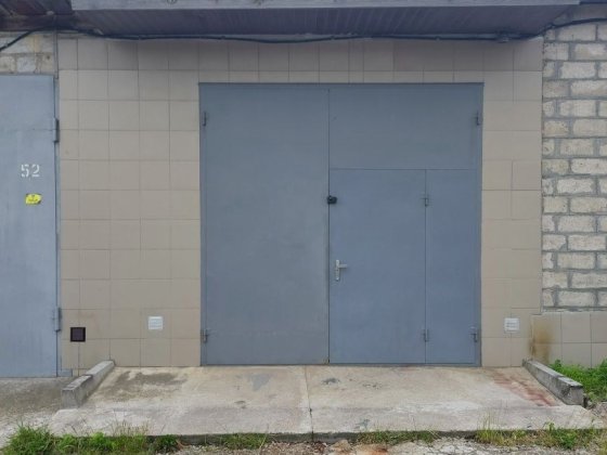 Продаж гаража в місті.