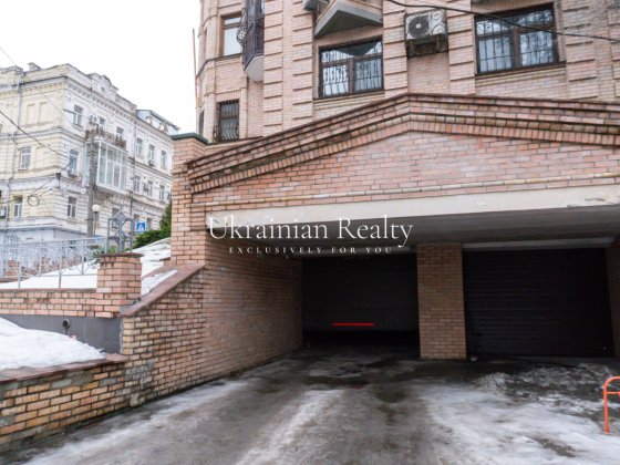 Продаж паркомісця в закритому паркінгу по вул. Кудрявська, 13–19 Киев