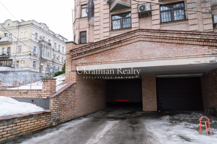 Продаж паркомісця в закритому паркінгу по вул. Кудрявська, 13–19 - фото 1