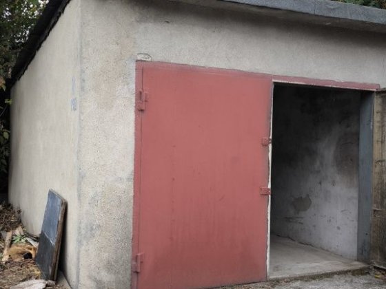 Каменный отличный гараж в охраняемом кооперативе