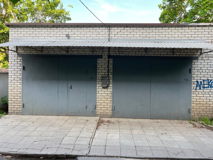 Продам гараж, на две машины 50кв м 604 м/р тракторостроителей 102г - фото 1