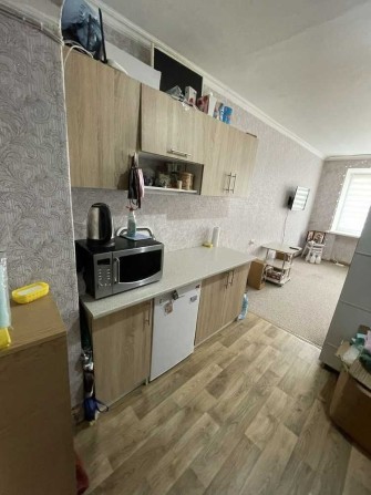 Кімната в гуртожитку з власним кухонним блоком - фото 1