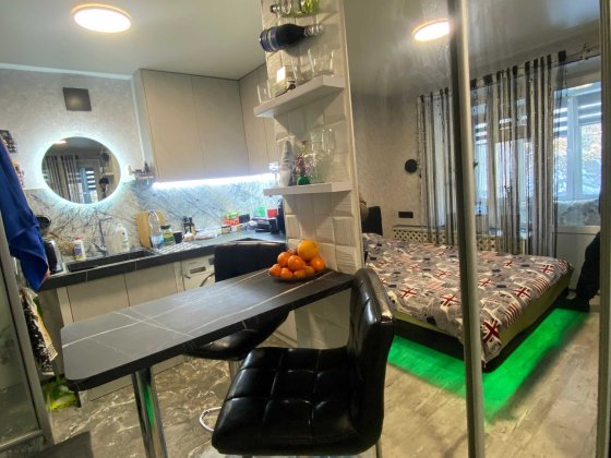 Продаж кімнати в гуртожитку з новеньким ремонтом, меблями та технікою Хмельницький