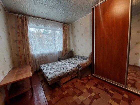 `Продам кімнату 12м.кв. у гуртожитку, меблі є, центр Кременчук