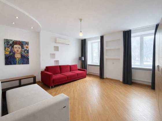 Продаж 1- кімнатної квартири. Можливе переоблаштування під комерцію. Рівне