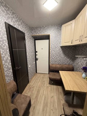 Продам кімнатну  в гуртожитку в центрі міста - фото 1